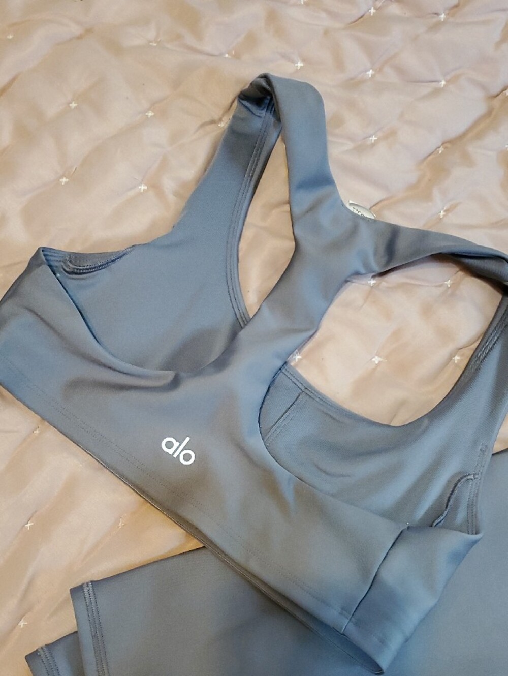 ALO Yoga Airlift Slate Gray Sports Bra and Leggings Set - Picture 3 of 10